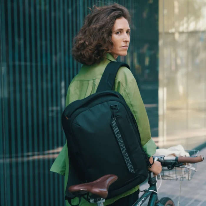 Targus Commuter EcoSmart Backpack Black 04 Targus Commuter EcoSmart® Backpack กระเป๋าเป้สำหรับแล็ปท็อป ขนาด 15-16 นิ้ว กันละอองน้ำ สีดำ