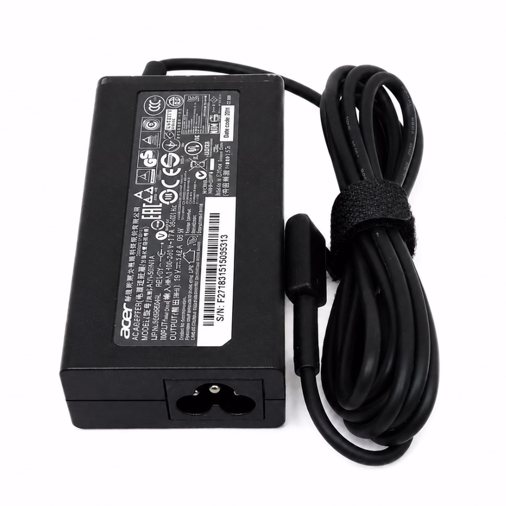 อะแดปเตอร์สายชาร์จโน้ตบุ๊ก Acer 19V 65W ซูมป้ายสเปกข้อมูลและช่องเสียบสายไฟ AC ด้านข้างตัวเครื่อง