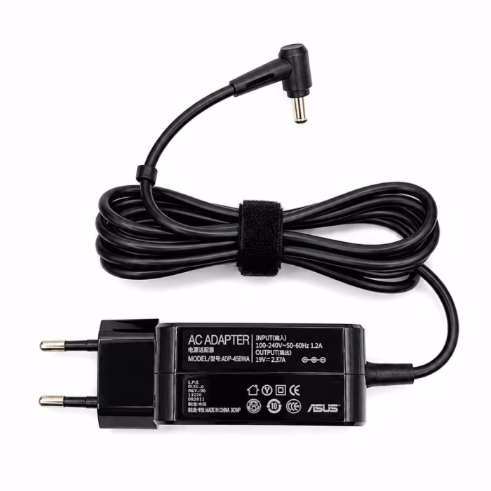 อะแดปเตอร์ชาร์จโน้ตบุ๊ก Asus 45W แสดงป้ายฉลากสเปก AC ADAPTER รุ่น ADP-45BWA และหัวแจ็ค DC ทรงงอ