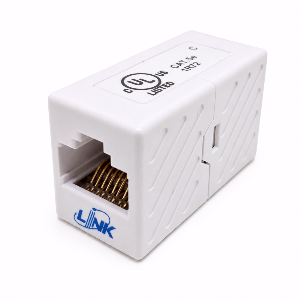 ตัวต่อสายแลน LINK CAT5e ตัวเมีย 2 ด้าน รุ่น US-4005 สีขาว แสดงพอร์ตเชื่อมต่อ RJ45 ขั้วสัมผัสทองแดง และสติกเกอร์มาตรฐาน UL