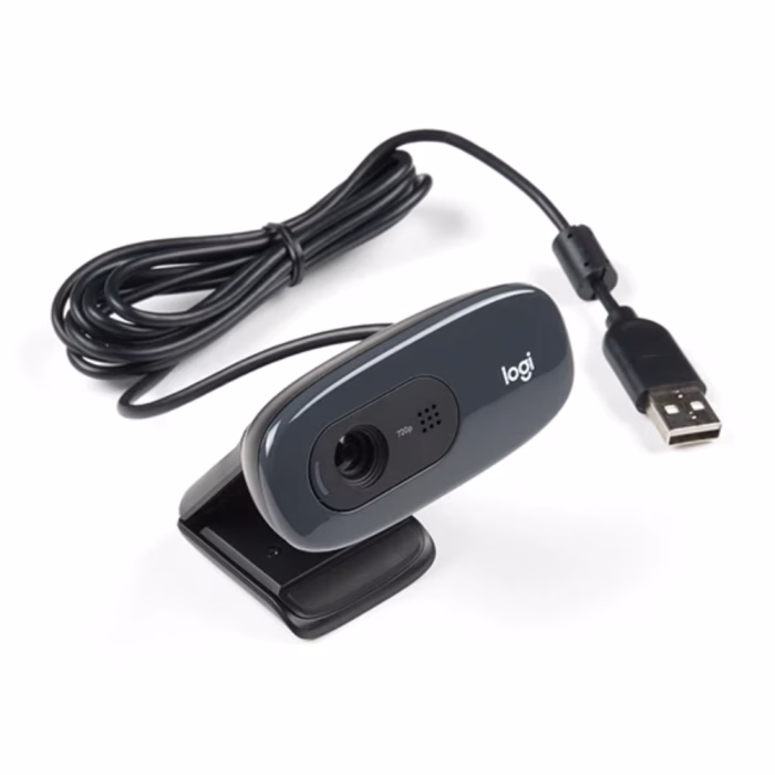 กล้องเว็บแคม Logitech C270 สีดำ มุมมองสามมิติเฉียง พร้อมสายเชื่อมต่อพอร์ต USB ความยาวมาตรฐาน