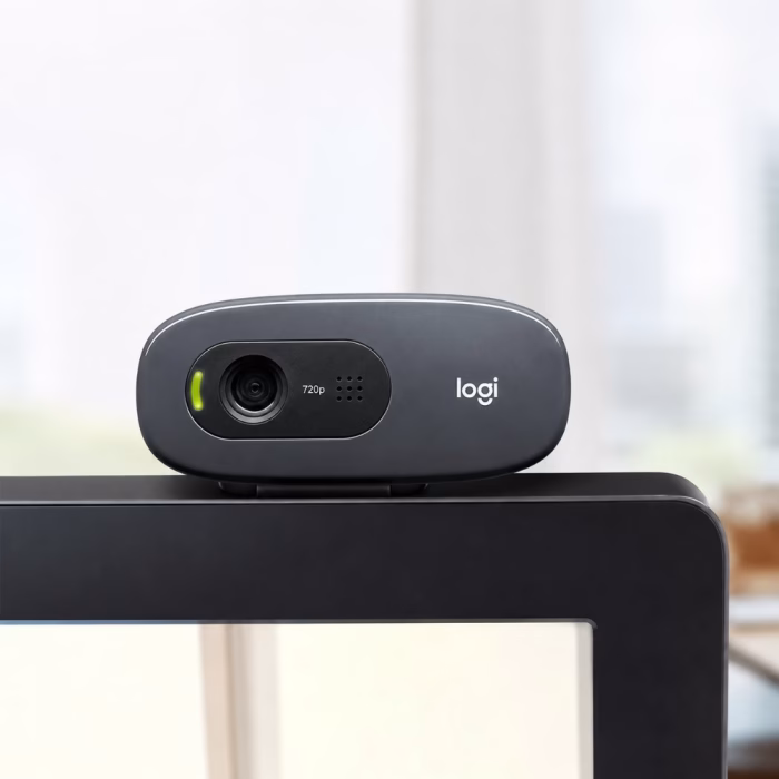 ภาพจำลองการติดตั้งกล้องเว็บแคม Logitech C270 HD 720p ยึดติดด้านบนจอคอมพิวเตอร์มอนิเตอร์