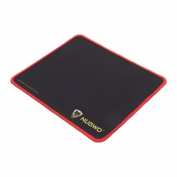 nubwo-np001-mouse-pad-2 แผ่นรองเมาส์ NUBWO NP001 สีดำ มุมมองสามมิติเฉียง แสดงพื้นผิวผ้าสัมผัสนุ่มและขอบเย็บสีแดงรอบทิศทาง