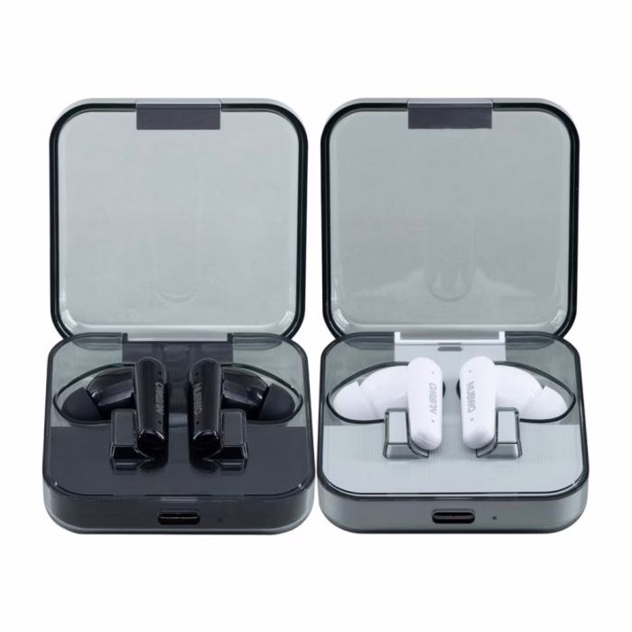 หูฟังไร้สาย Nubwo NTW5 แสดงเปรียบเทียบ 2 สี สีดำและสีขาว ในเคสชาร์จฝาโปร่งใส พร้อมพอร์ตชาร์จ USB Type-C