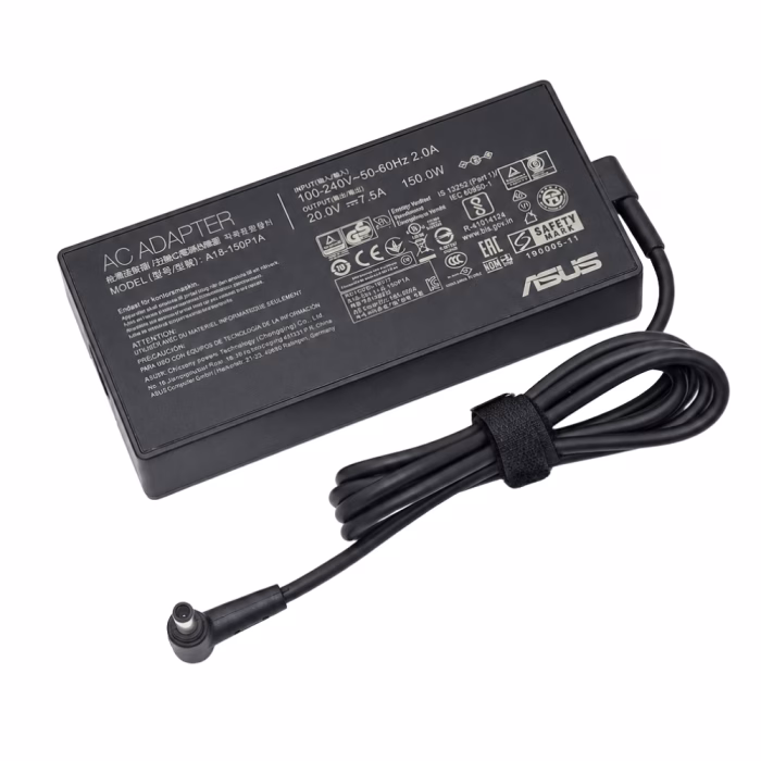 อะแดปเตอร์ชาร์จ Asus ROG 150W มุมเฉียง แสดงป้ายสเปกข้อมูลไฟและสาย DC พร้อมหัวแจ็คทรงงอ