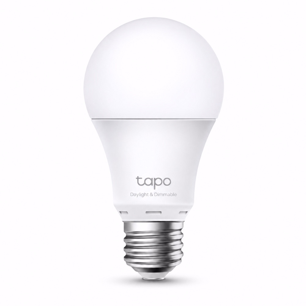 หลอดไฟอัจฉริยะ Tapo Smart WiFi Light Bulb ทรงกลมสีขาว ขั้วเกลียวมาตรฐาน แสดงโลโก้ Tapo บนตัวหลอด