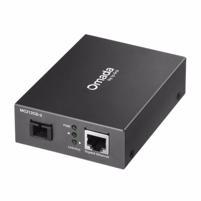 มีเดียคอนเวอร์เตอร์ TP-Link MC212CS-2 สีดำ โลโก้ Omada มุมเฉียง แสดงพอร์ตไฟเบอร์และพอร์ตแลนด้านหน้า