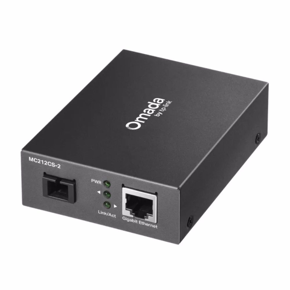 มีเดียคอนเวอร์เตอร์ TP-Link MC212CS-2 สีดำ โลโก้ Omada มุมเฉียง แสดงพอร์ตไฟเบอร์และพอร์ตแลนด้านหน้า