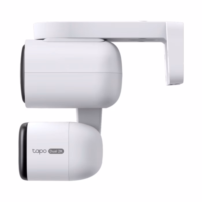กล้องวงจรปิด TP-Link Tapo C246D มุมมองด้านข้าง แสดงตัวกล้องเลนส์คู่และขายึดติดผนังสีขาว