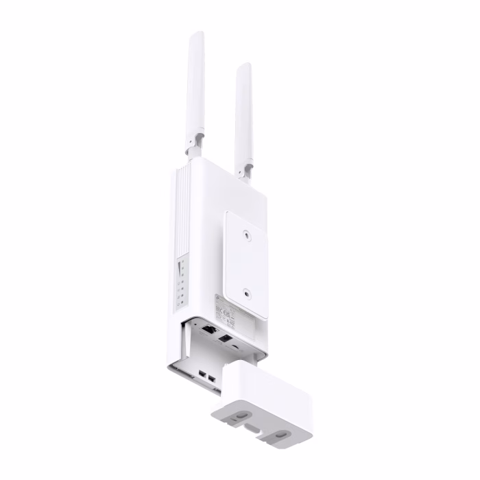 tp-link-tl-mr100-outdoor-4g-router-4 มุมมองช่องใส่ซิมและพอร์ตเชื่อมต่อด้านล่างของเราเตอร์ 4G ภายนอกอาคาร TP-Link TL-MR100-Outdoor พร้อมฝาเปิดปิดกันน้ำ