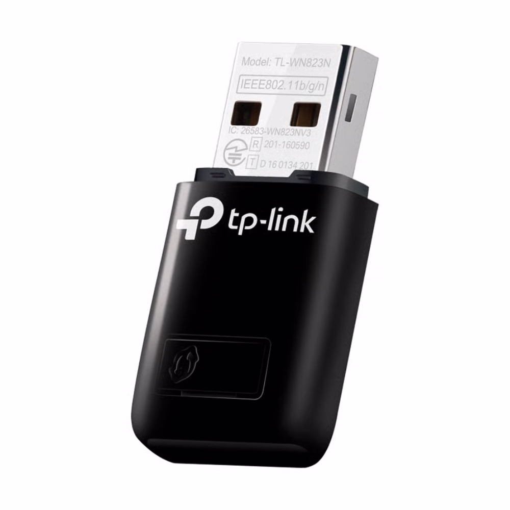 ตัวรับสัญญาณไวไฟ TP-Link TL-WN823N สีดำ แสดงโลโก้ TP-Link ขั้วต่อ USB และปุ่ม WPS ด้านหน้า