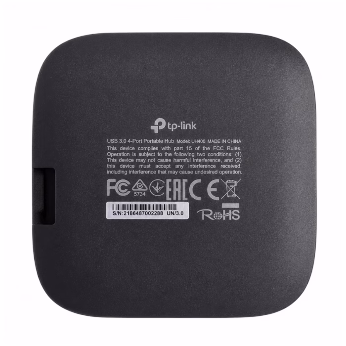 tp-link-uh400-4-port-usb-3-0-portable-hub-3 ด้านใต้ฮับยูเอสบี TP-Link UH400 แสดงป้ายฉลากข้อมูลรุ่นและบาร์โค้ดซีเรียลนัมเบอร์