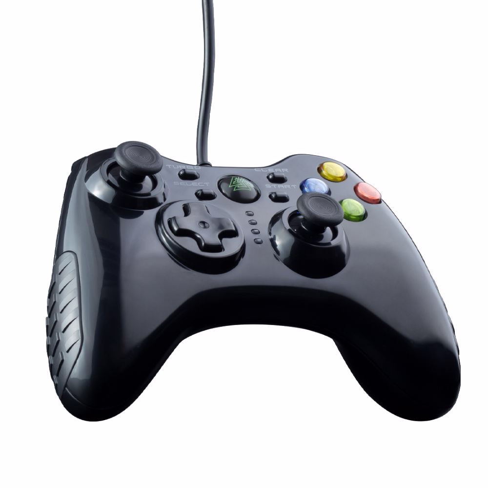 จอยเกมมิ่ง EGA TYPE-J1 สีดำ มุมมองสามมิติเฉียง แสดงกริปยางกันลื่นด้านข้าง บอดี้เคลือบเงา และก้านอนาล็อกคู่