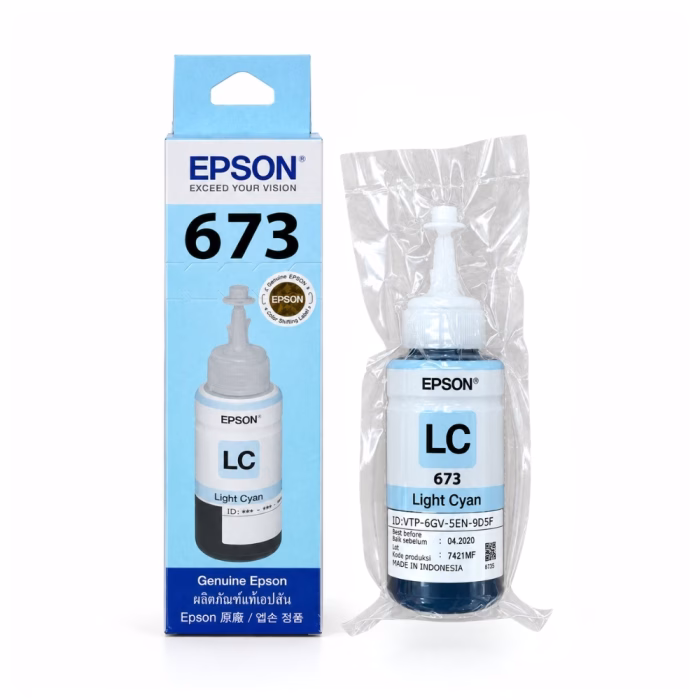 น้ำหมึกเติมแท้สีฟ้าอ่อน Epson 673 T6735 ในซองซีลพลาสติก วางคู่กับกล่องบรรจุภัณฑ์ สำหรับเครื่องพิมพ์ภาพถ่าย Epson EcoTank L-Series