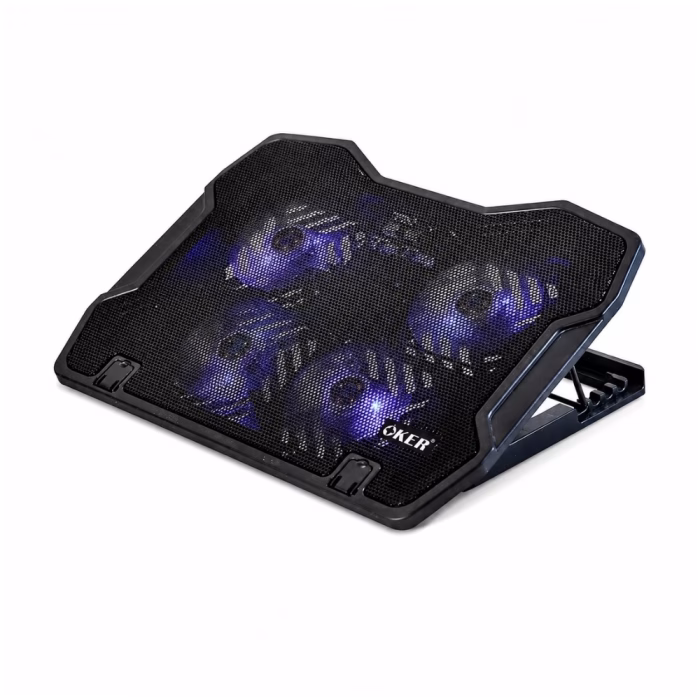 oker-c718-cooler-pad-black-3 พัดลมระบายความร้อน OKER C718 สีดำ มุมมองสามมิติเฉียง แสดงพัดลม 4 ตัวไฟ LED สีน้ำเงิน ขาตั้งปรับระดับ และที่กั้นกันลื่นคู่