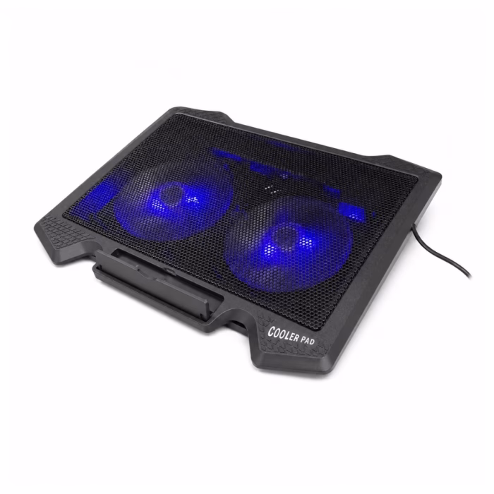 oker-c818-cooler-pad-black-2 แท่นระบายความร้อนโน้ตบุ๊ก OKER C818 สีดำ มุมมองสามมิติเฉียง แสดงพัดลมคู่ไฟสีน้ำเงิน ตะแกรงระบายความร้อน และที่กั้นกันลื่น