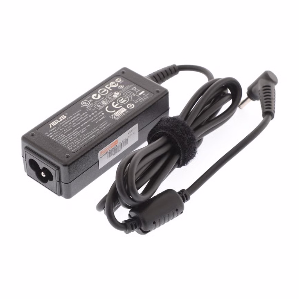 อะแดปเตอร์โน้ตบุ๊ก Asus 19V 2.37A 45W แบรนด์ PowerMax มุมมองสามมิติ โชว์ช่องเสียบ AC แบบ 3 พินและหัวต่อแบบงอ 90 องศา